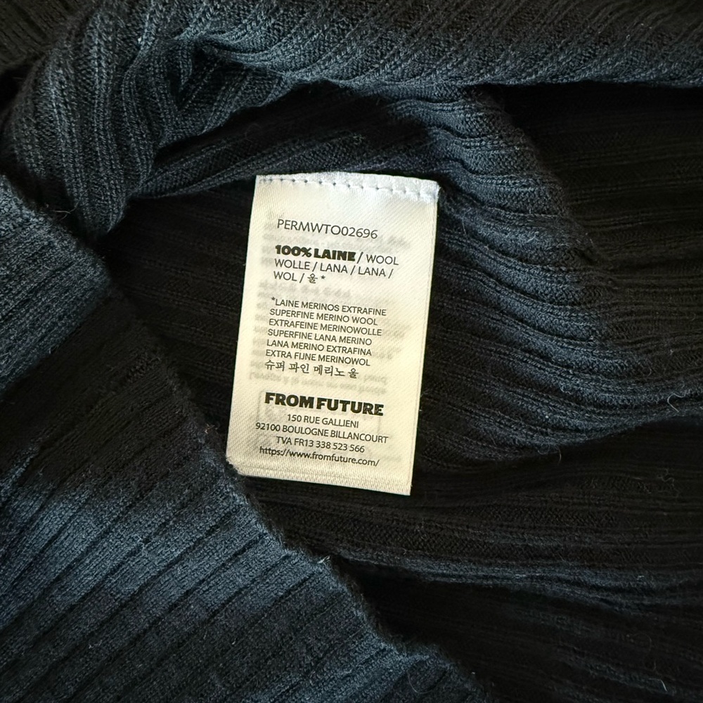 From Future Y2K 100% Wool Black Ribbed Sweater With Heart Cut Out NWT - Picture 5 of 5